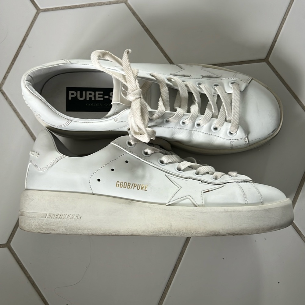 *Authentic* Golden Goose, pure star. Women’s size 39.